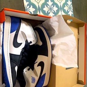 Jordan 1 SE mid union royals